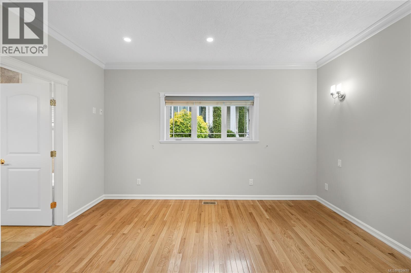 10077 Island View Close - 12