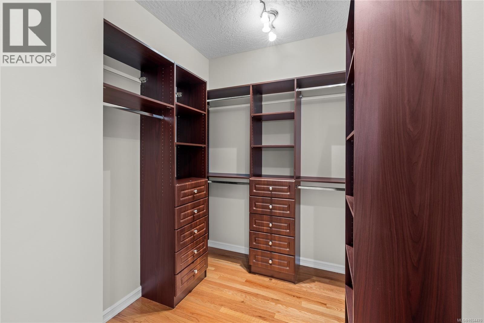 10077 Island View Close - 15
