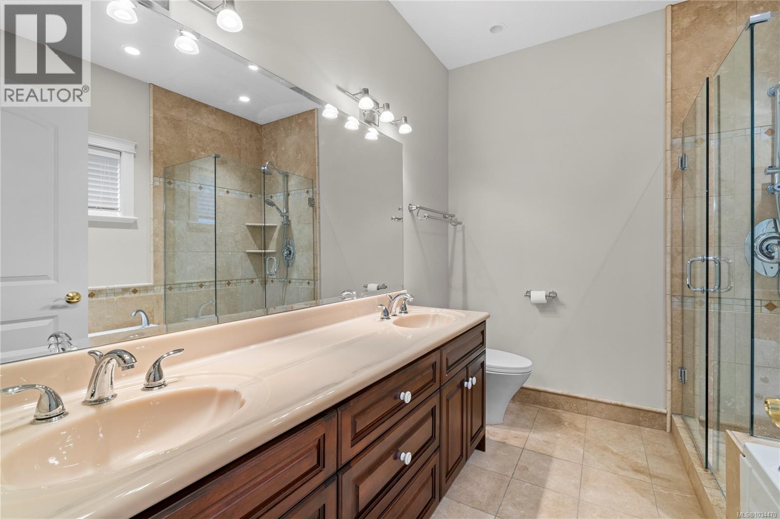 10077 Island View Close - 16