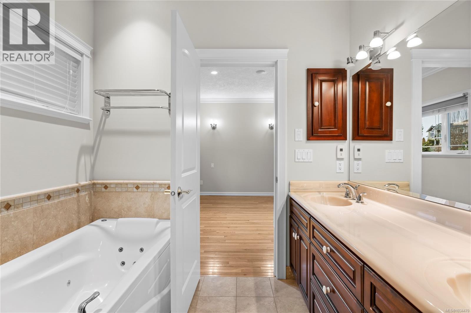 10077 Island View Close - 17