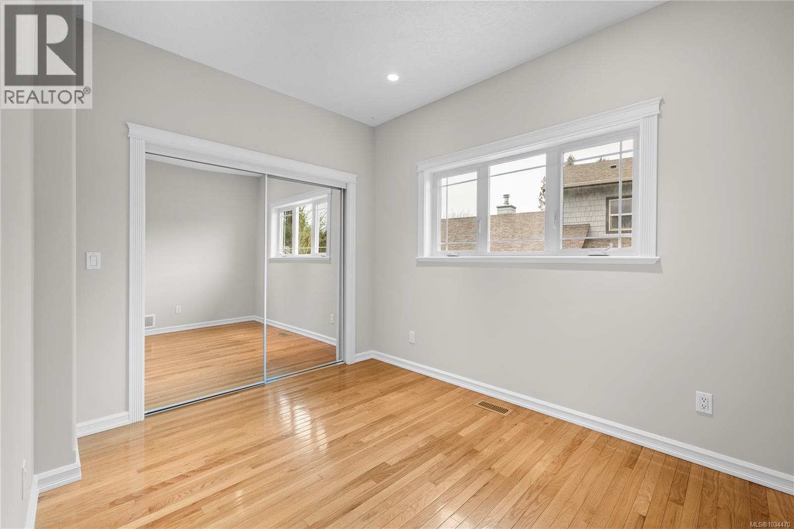 10077 Island View Close - 18