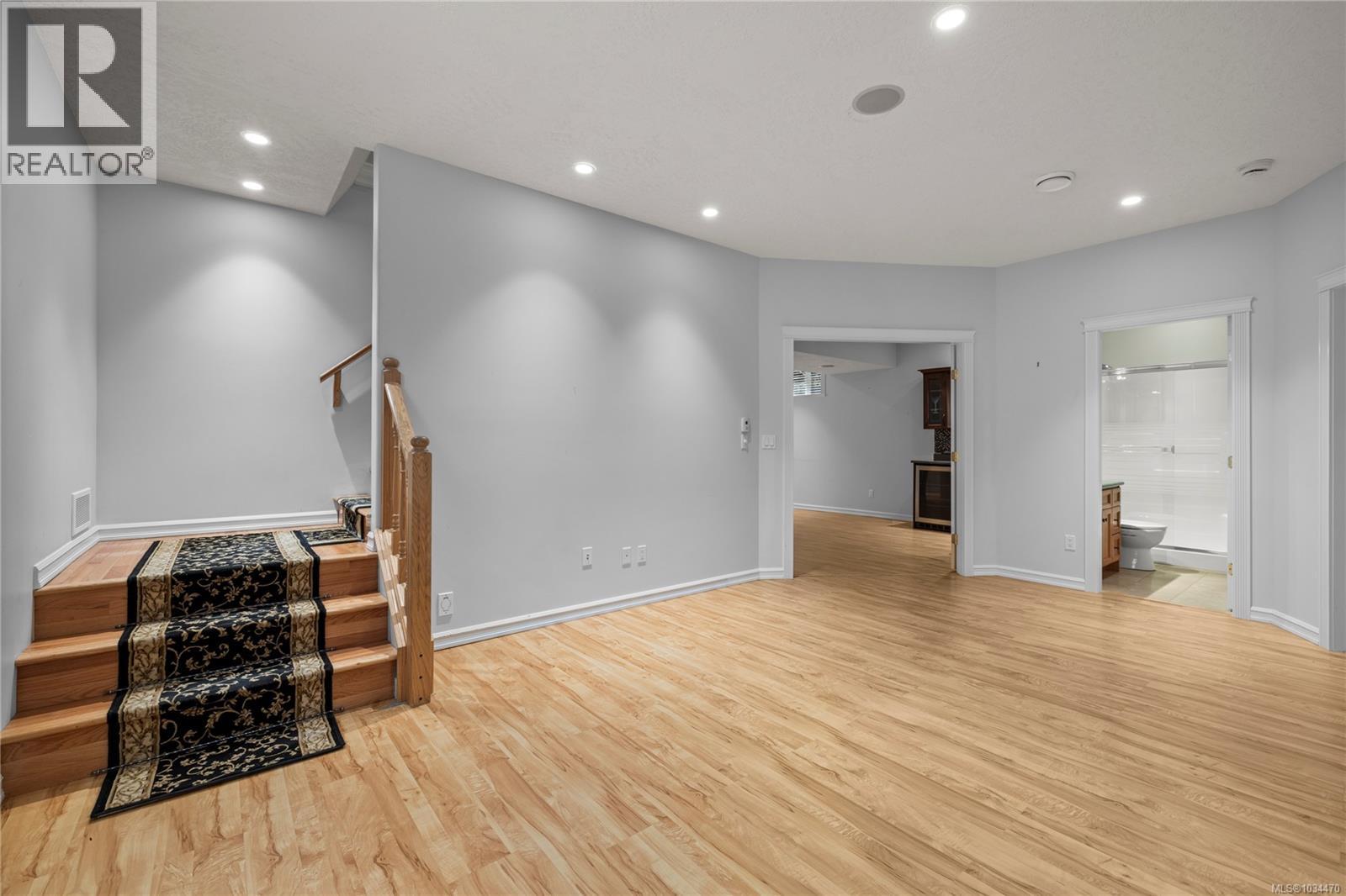 10077 Island View Close - 22