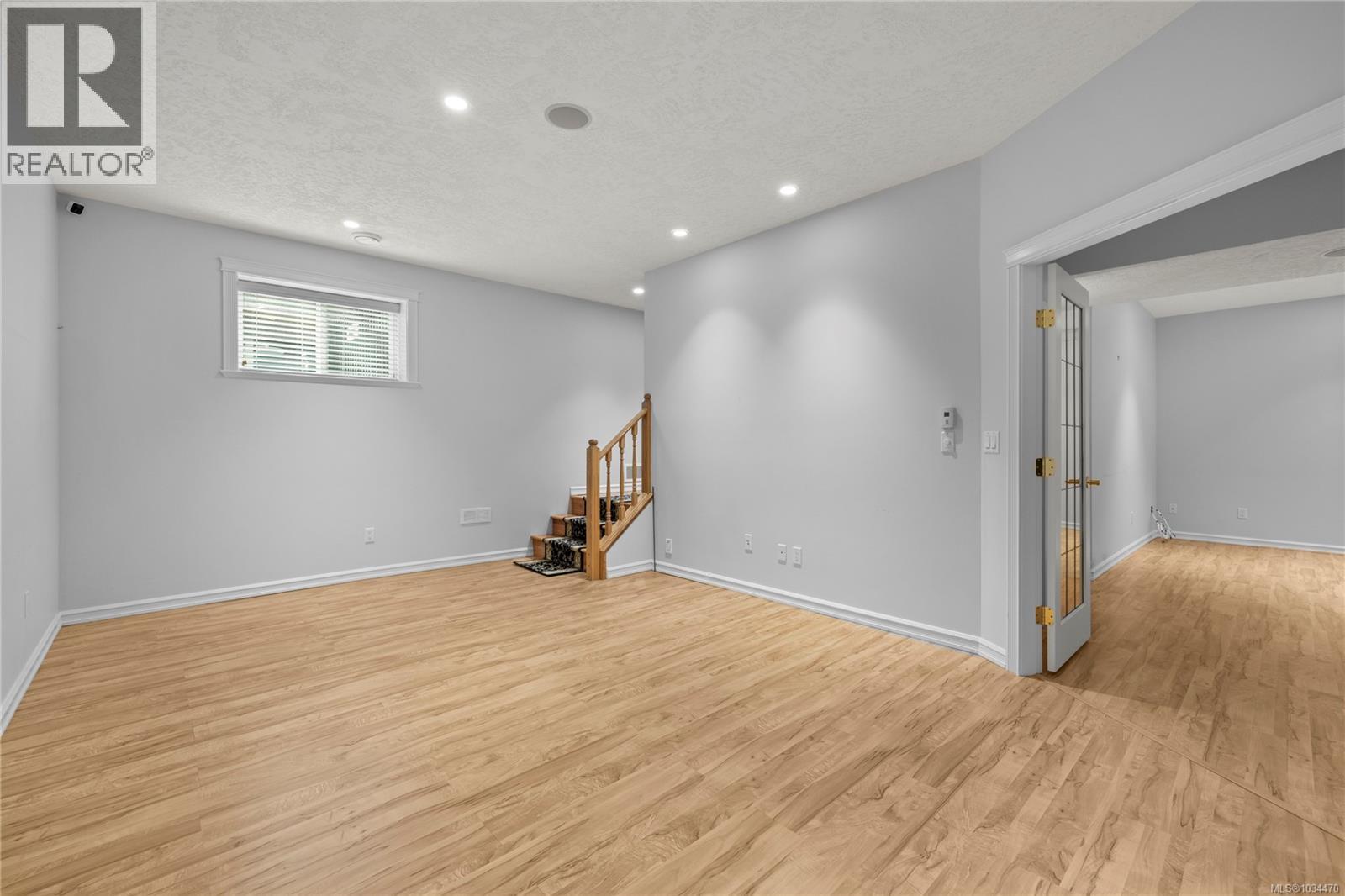 10077 Island View Close - 23