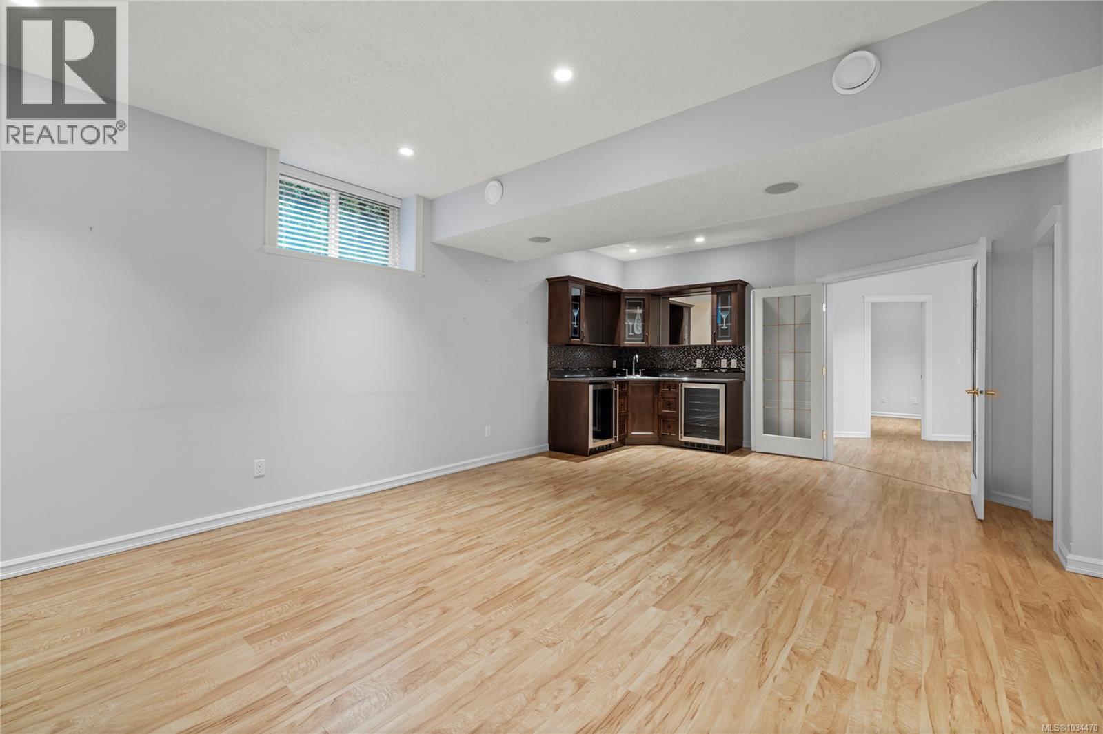10077 Island View Close - 25
