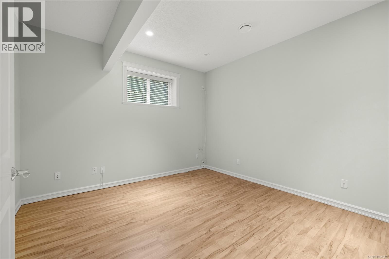 10077 Island View Close - 27