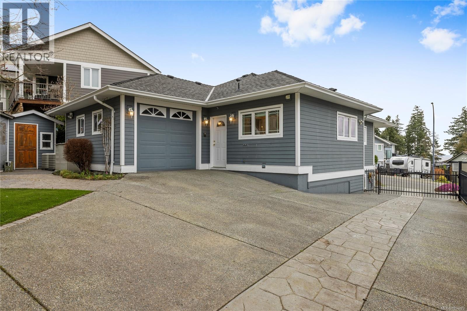 10077 Island View Close - 33