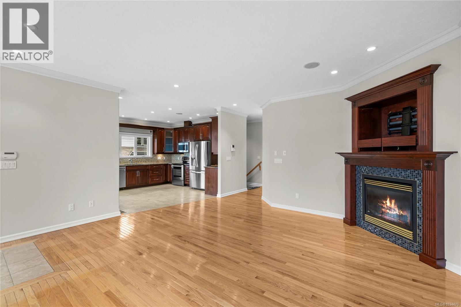 10077 Island View Close - 9