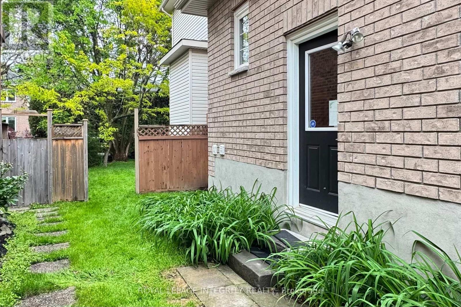 136 SHAUGHNESSY CRESCENT - 48