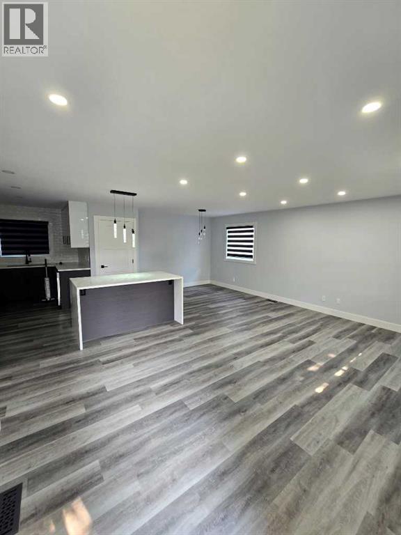 327 Rundleview Drive NE - 4