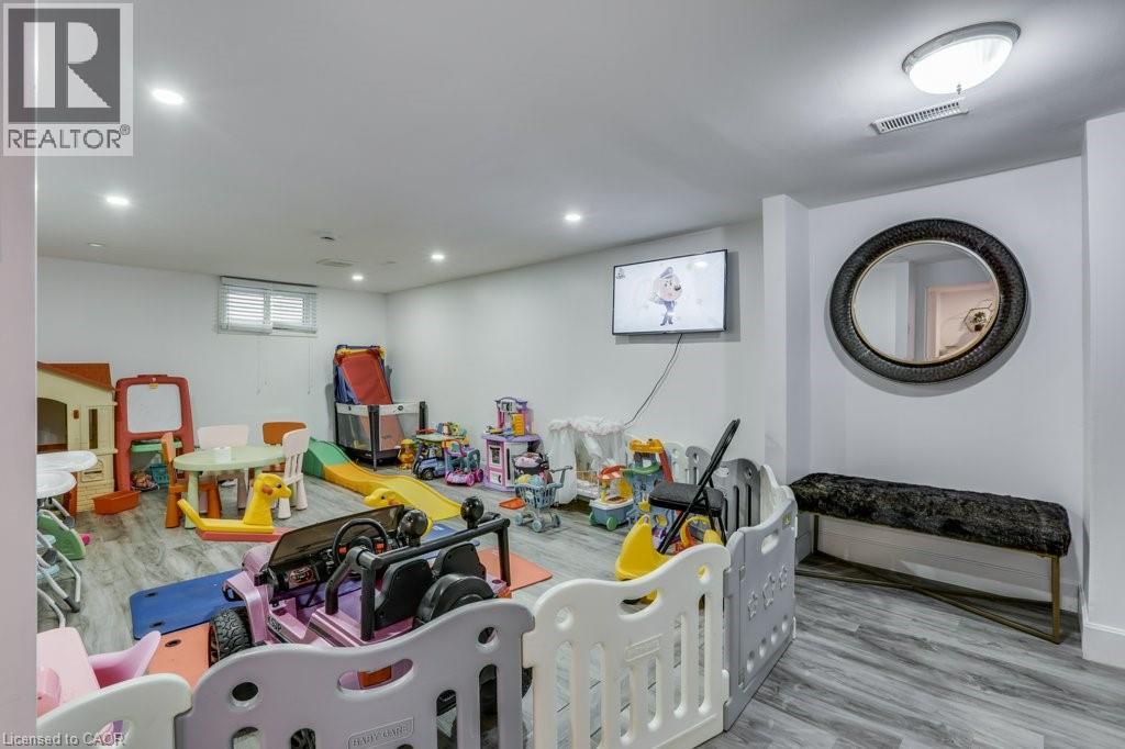 55 WENTWORTH Court - 33