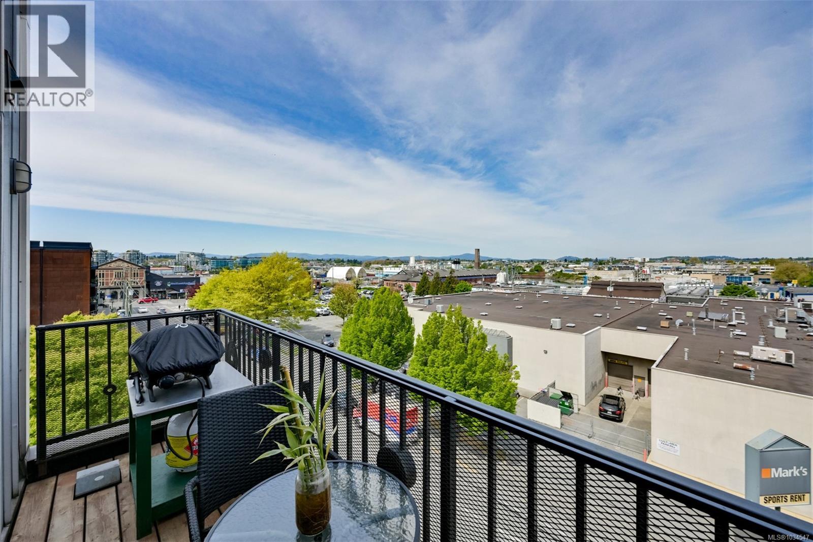 #401 555 Chatham St - 9