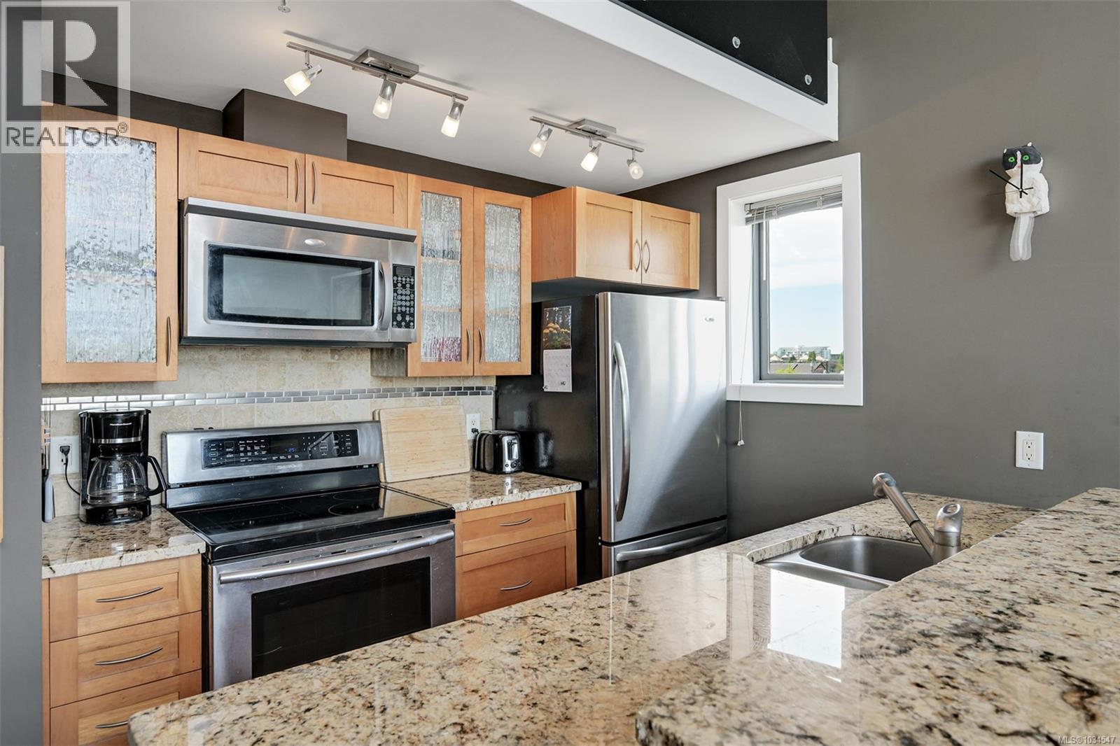 #401 555 Chatham St - 22