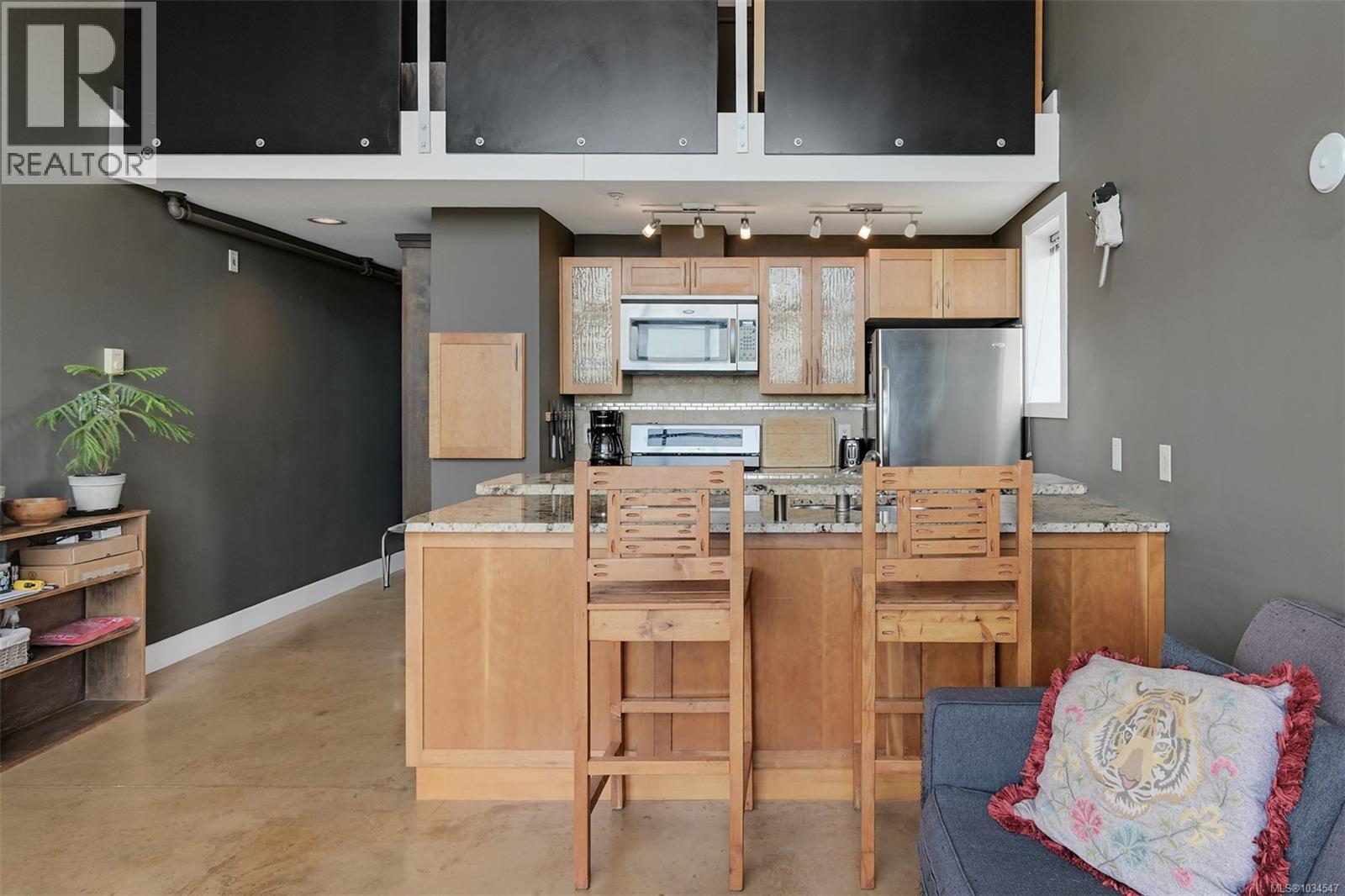 #401 555 Chatham St - 17