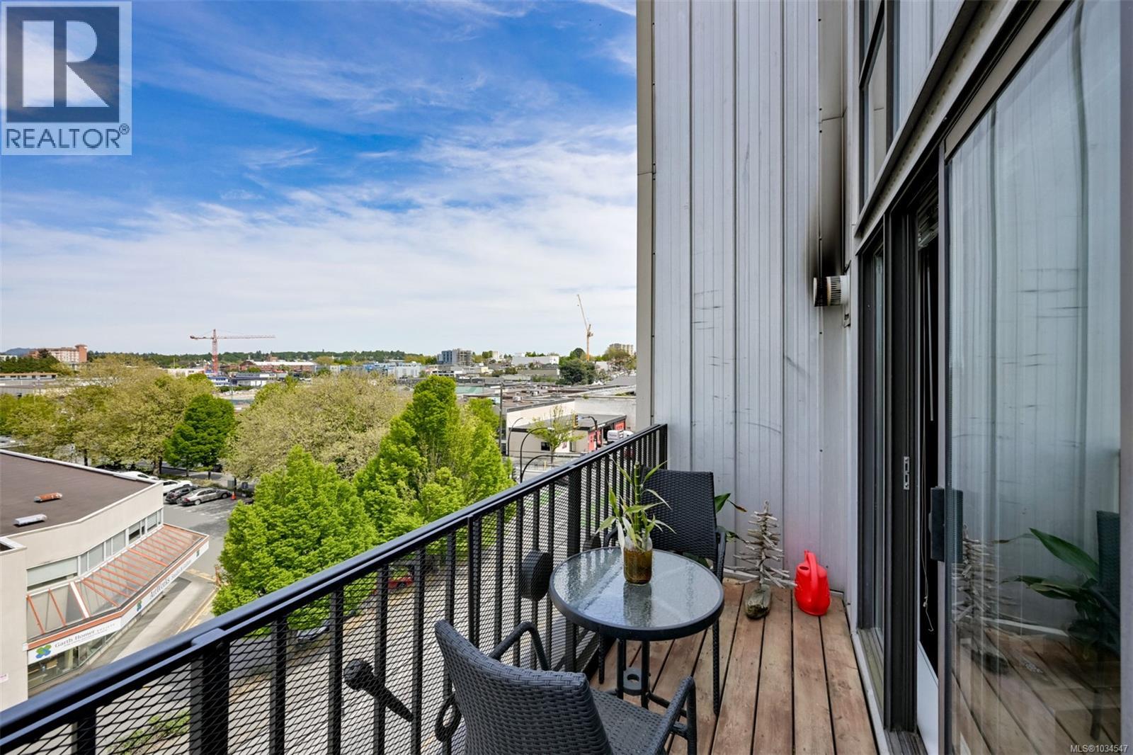 #401 555 Chatham St - 10