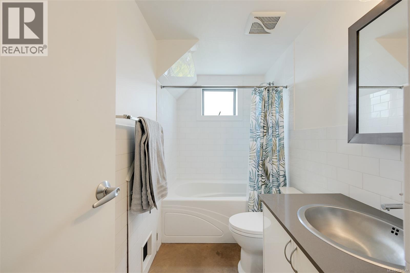 #401 555 Chatham St - 32