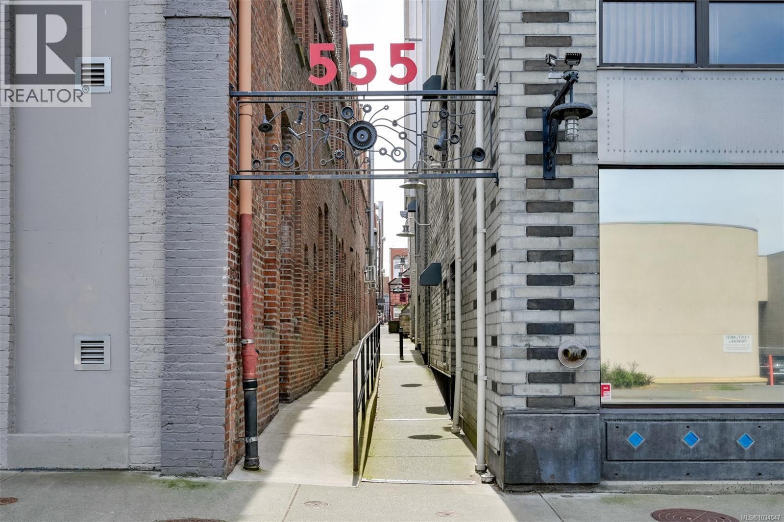 #401 555 Chatham St - 38
