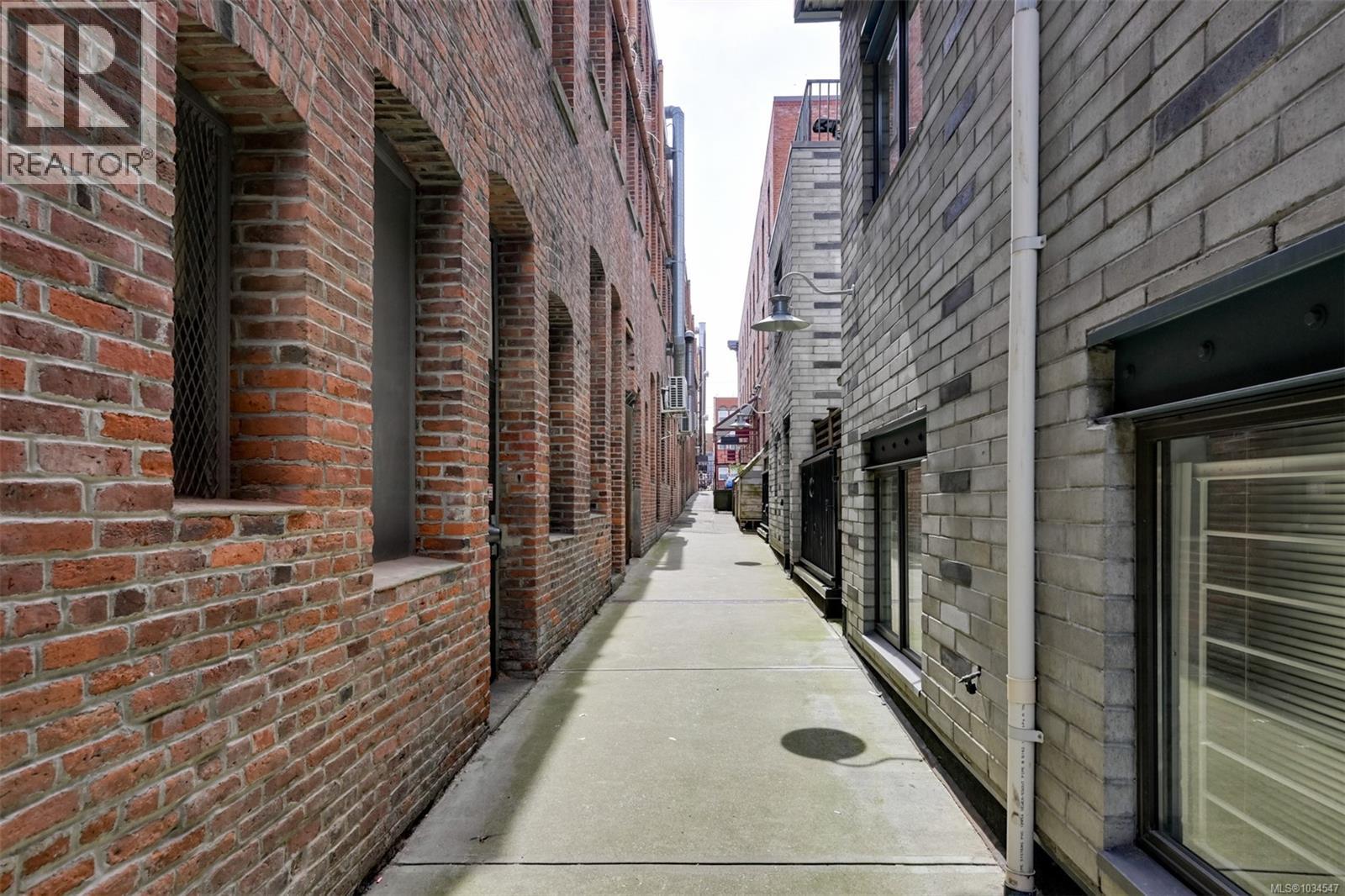 #401 555 Chatham St - 37