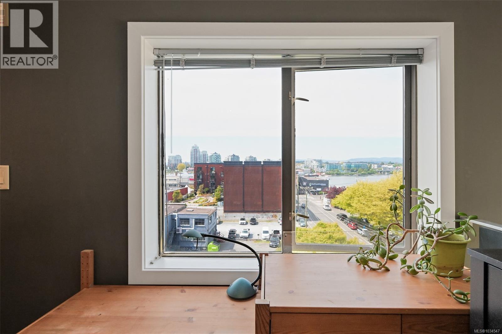 #401 555 Chatham St - 28