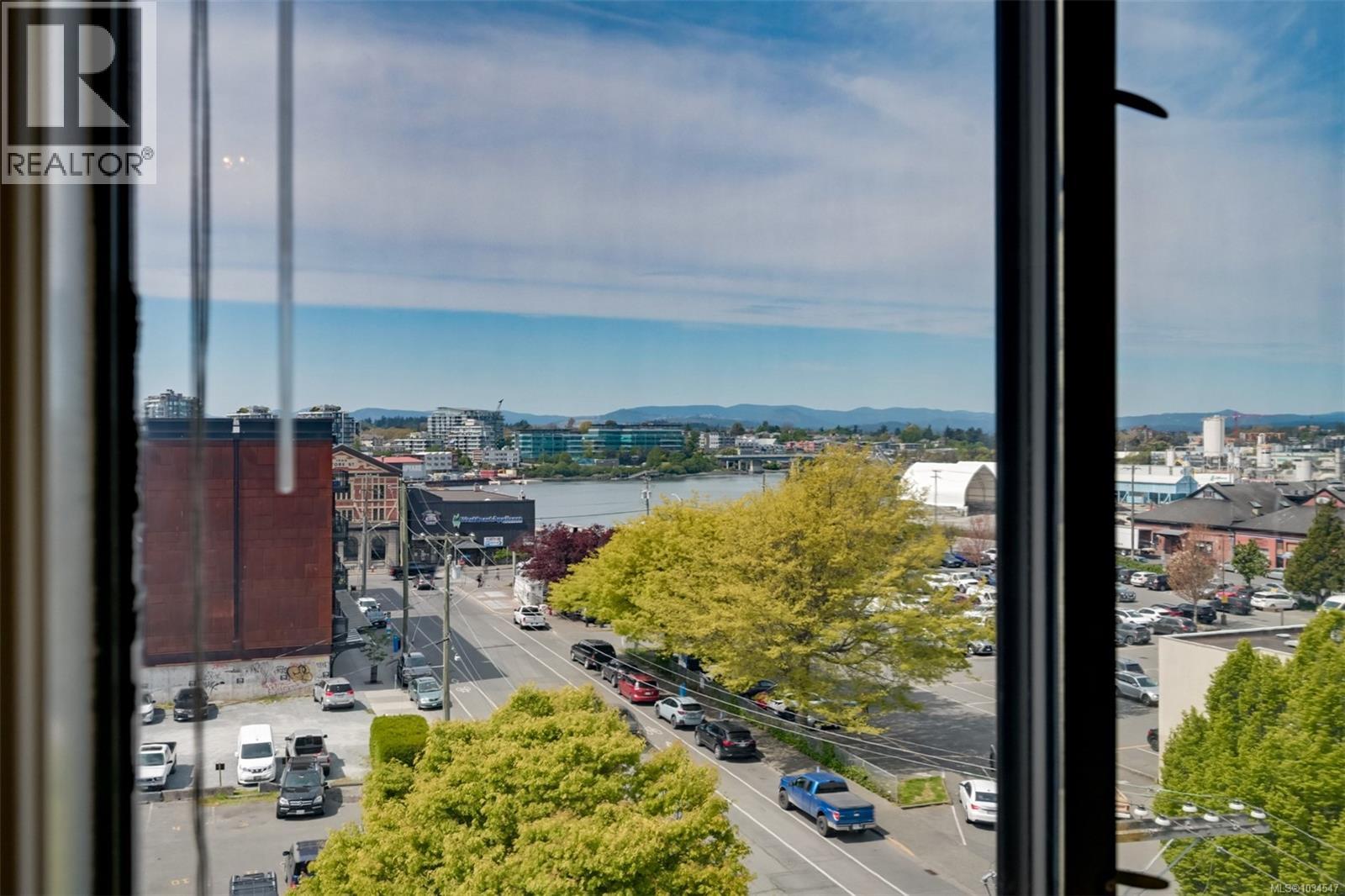 #401 555 Chatham St - 29