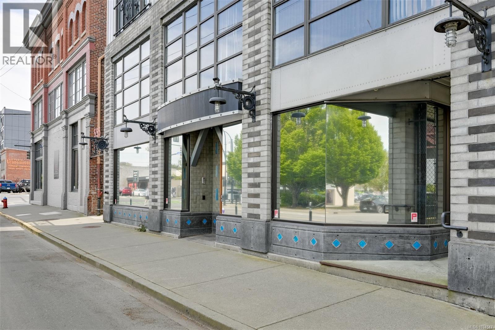 #401 555 Chatham St - 40