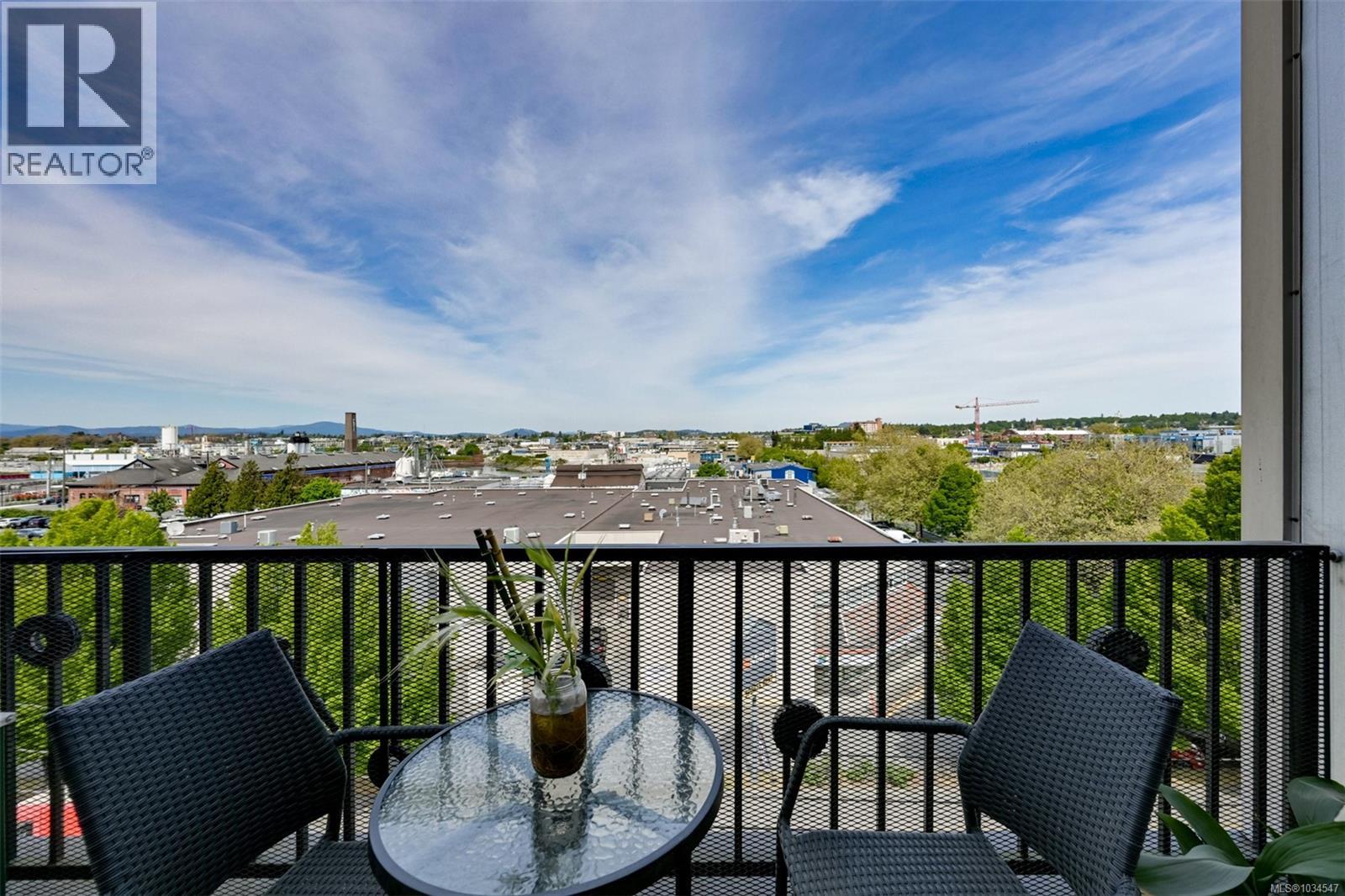 #401 555 Chatham St - 12