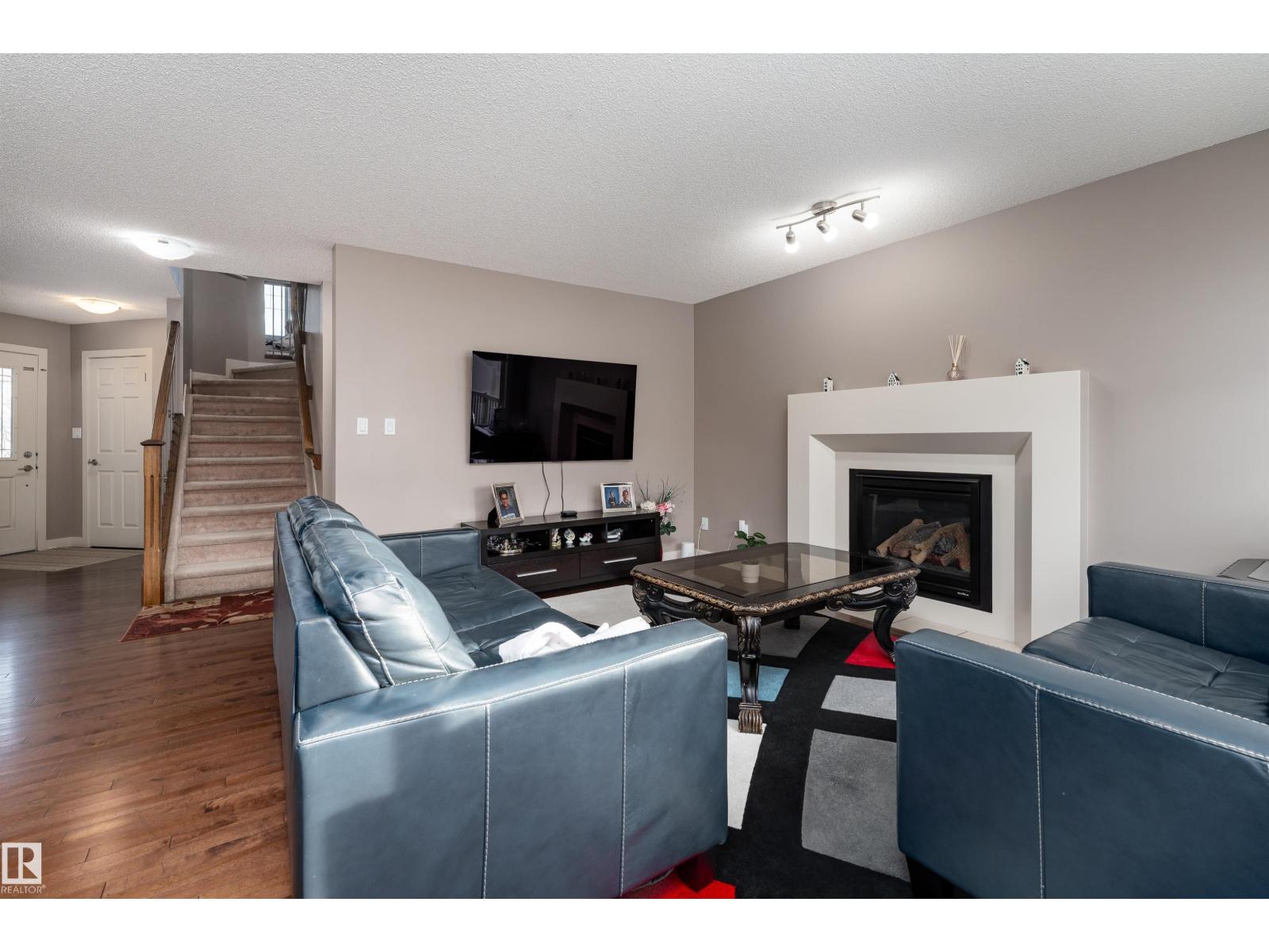 6811 19 AV SW - 9