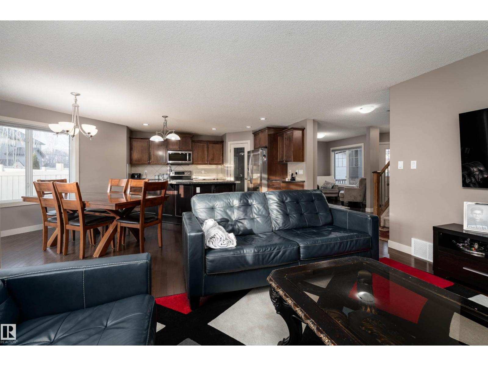 6811 19 AV SW, Edmonton