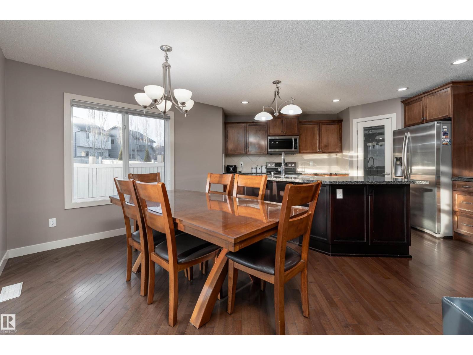 6811 19 AV SW, Edmonton
