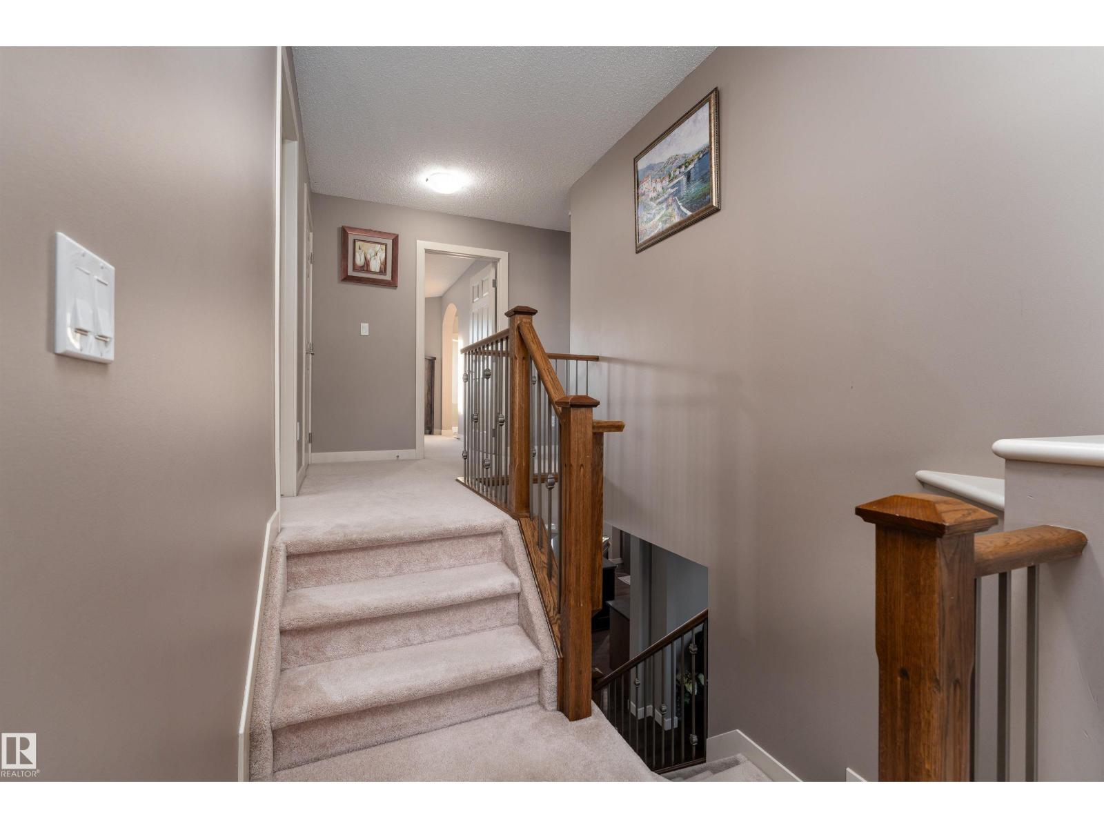 6811 19 AV SW, Edmonton