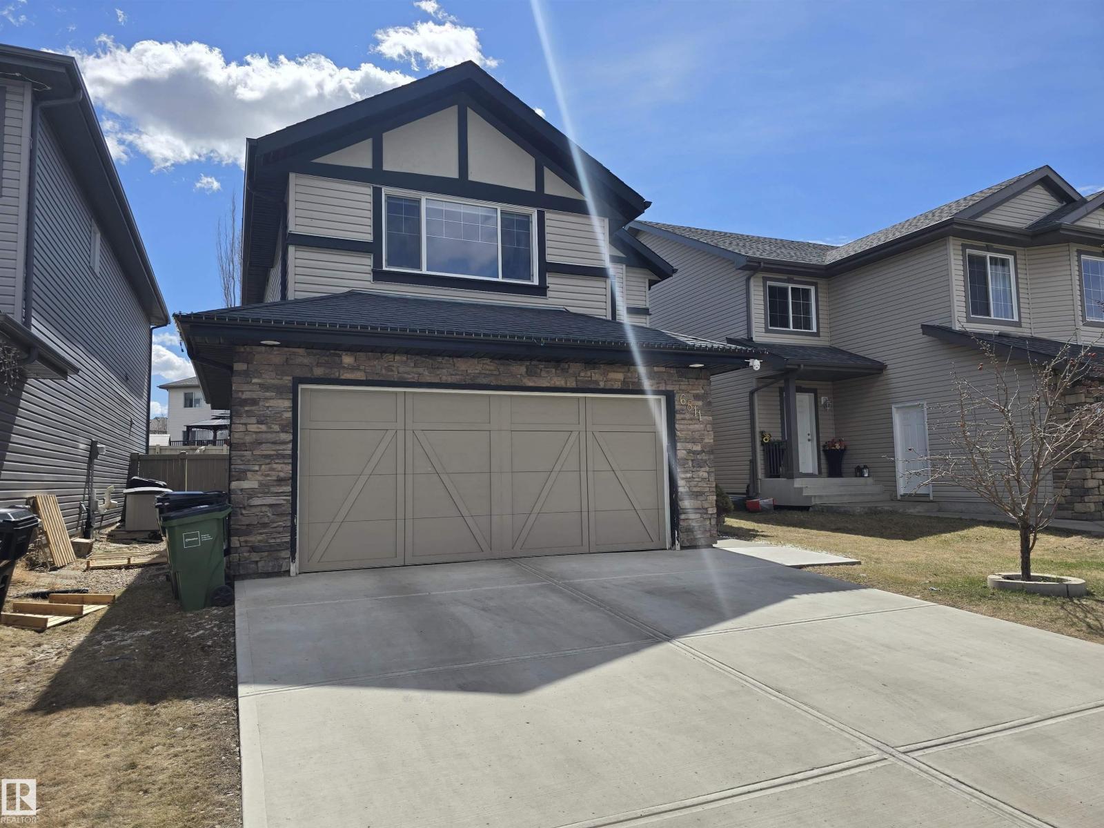 6811 19 AV SW, Edmonton