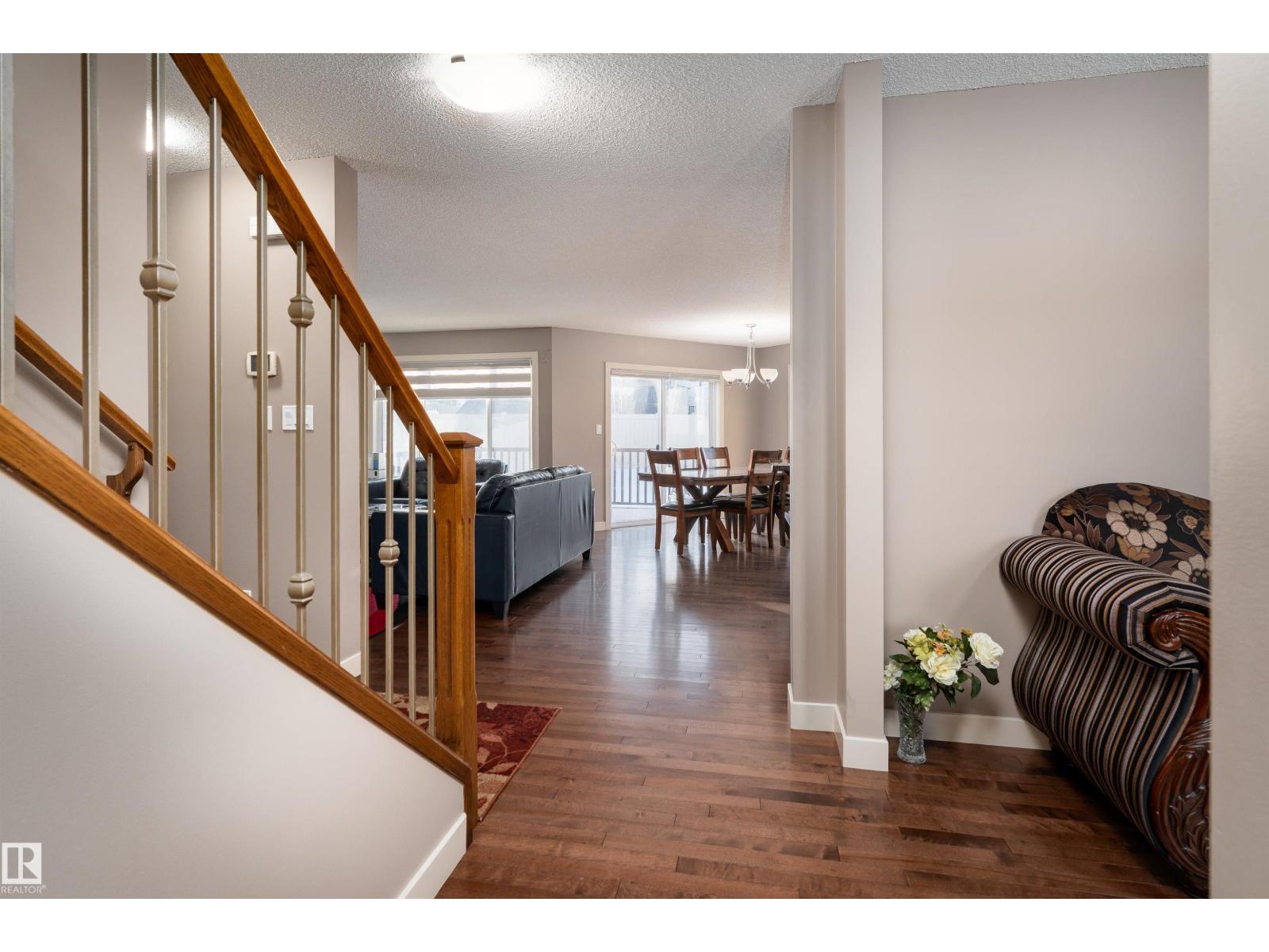 6811 19 AV SW, Edmonton
