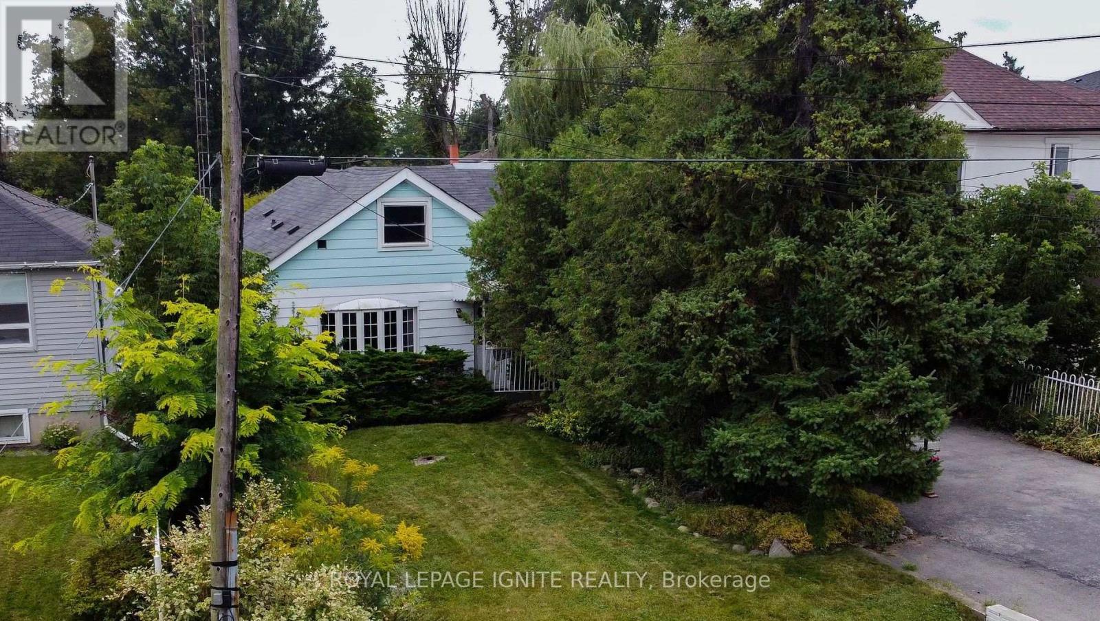 450 MARF AVENUE - 1