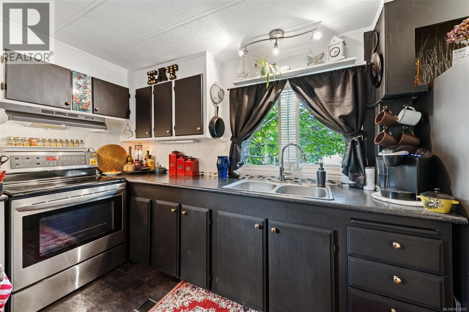 #61 5838 Blythwood Rd - 3