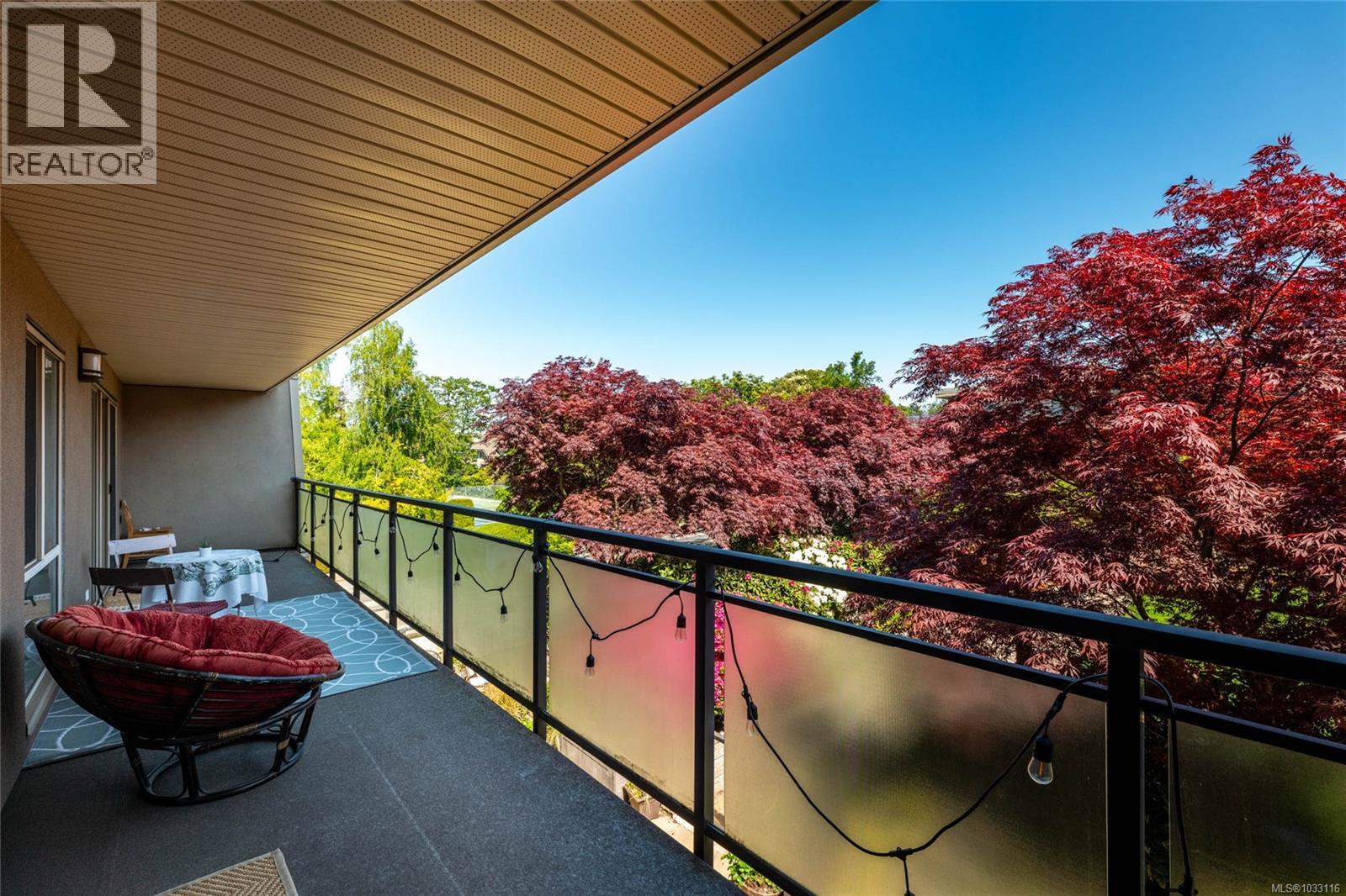 205 1419 Stadacona Avenue, Victoria