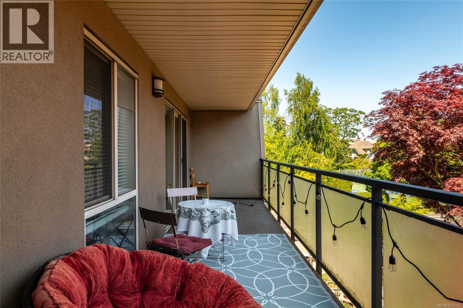 205 1419 Stadacona Avenue, Victoria