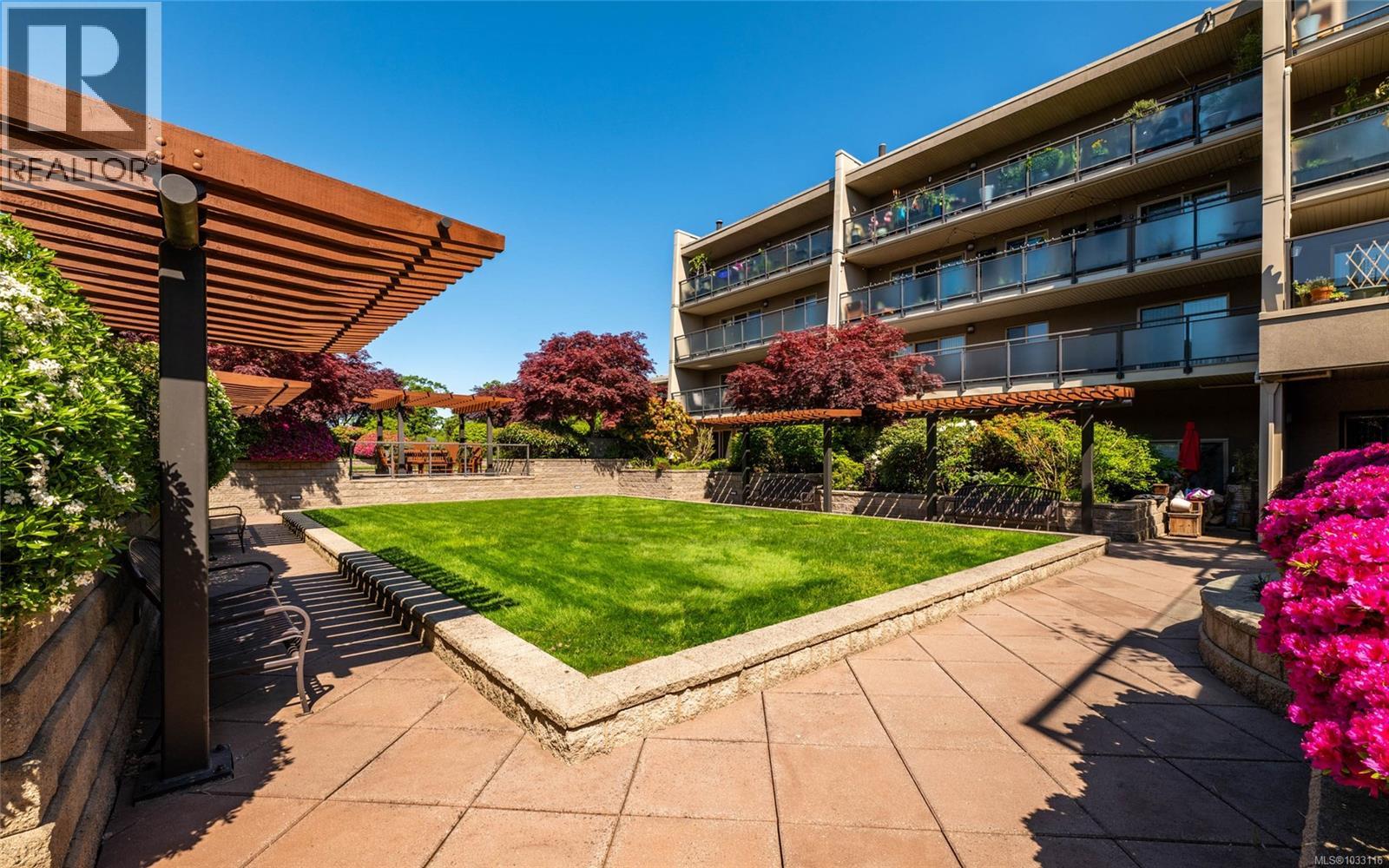 205 1419 Stadacona Avenue, Victoria
