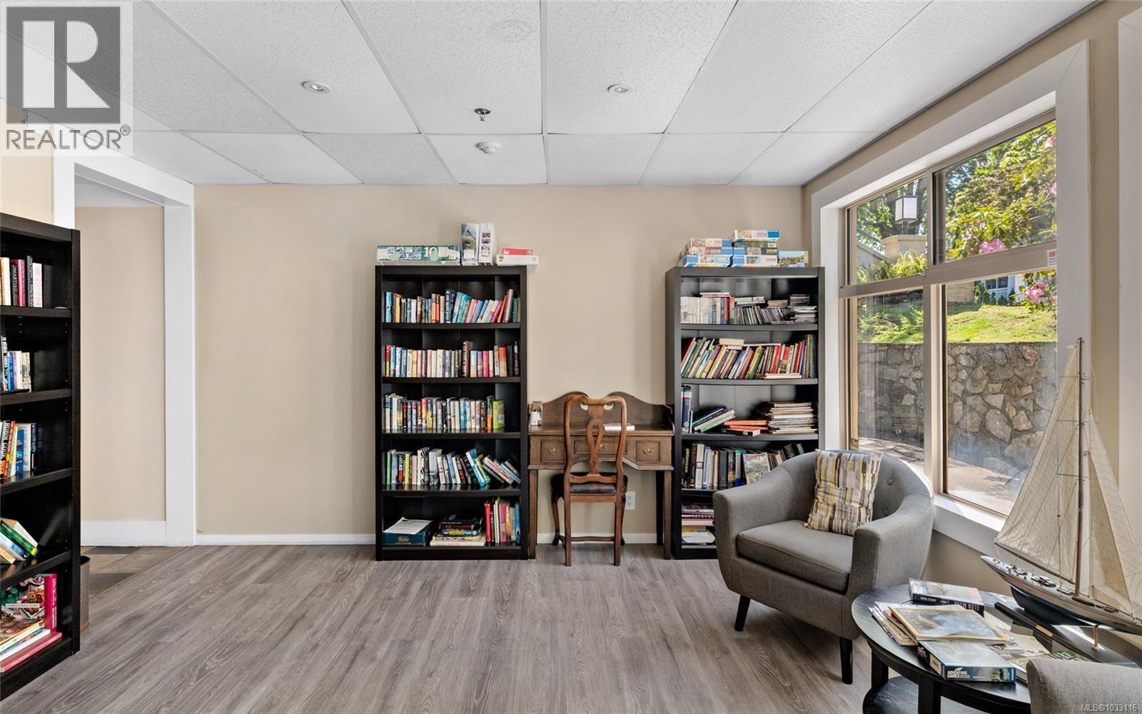 205 1419 Stadacona Avenue, Victoria