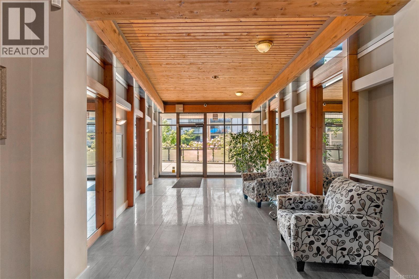 205 1419 Stadacona Avenue, Victoria
