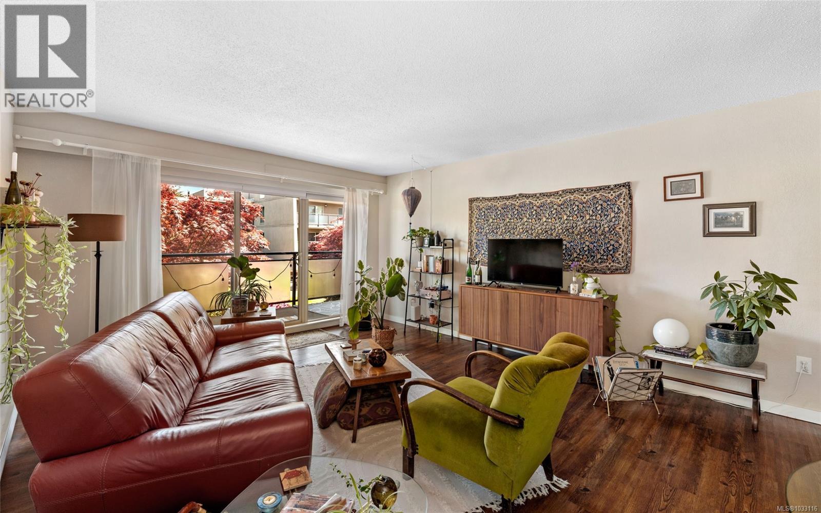 #205 1419 Stadacona Ave - 6
