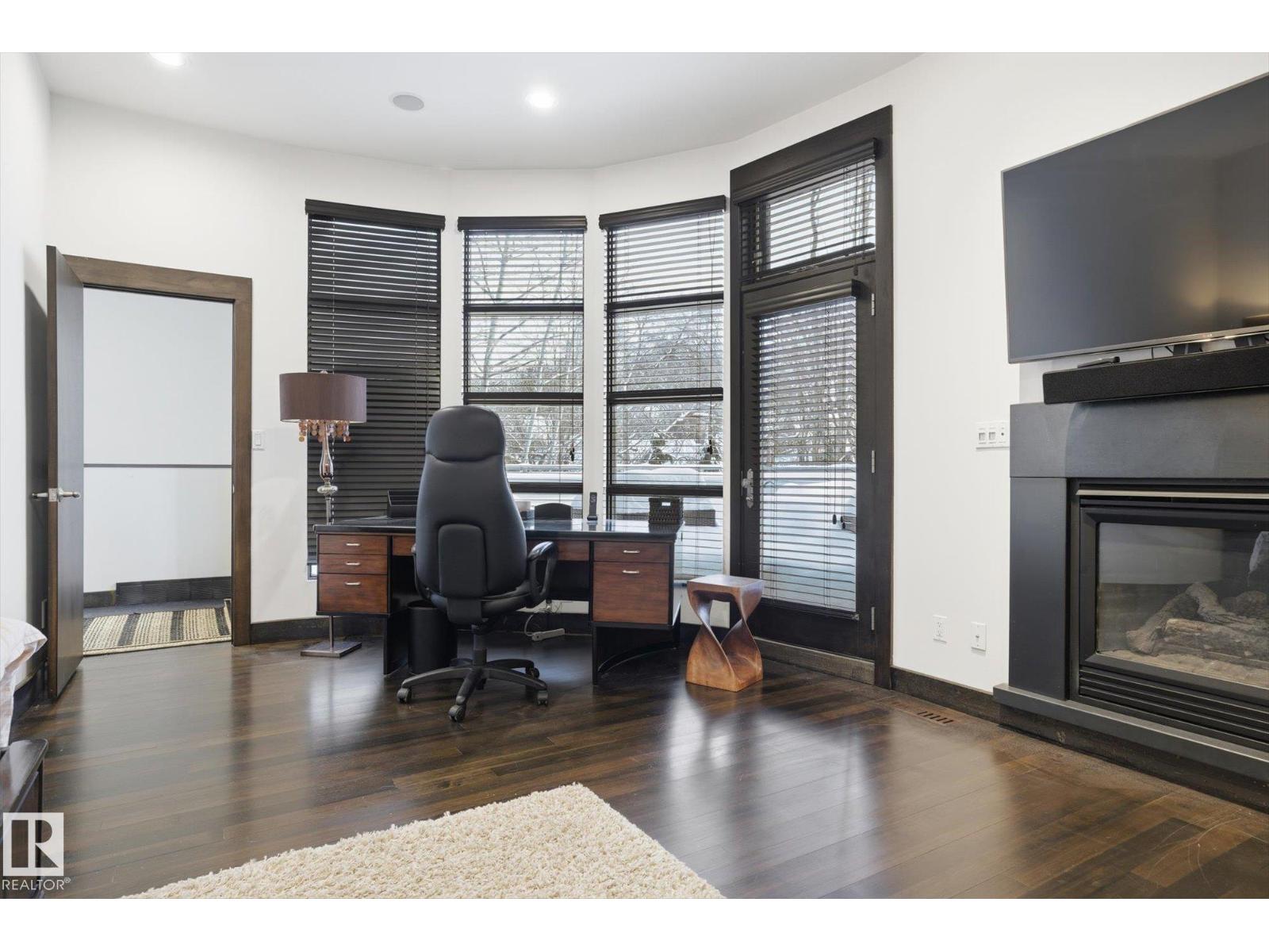 9012 98 ST NW - 29