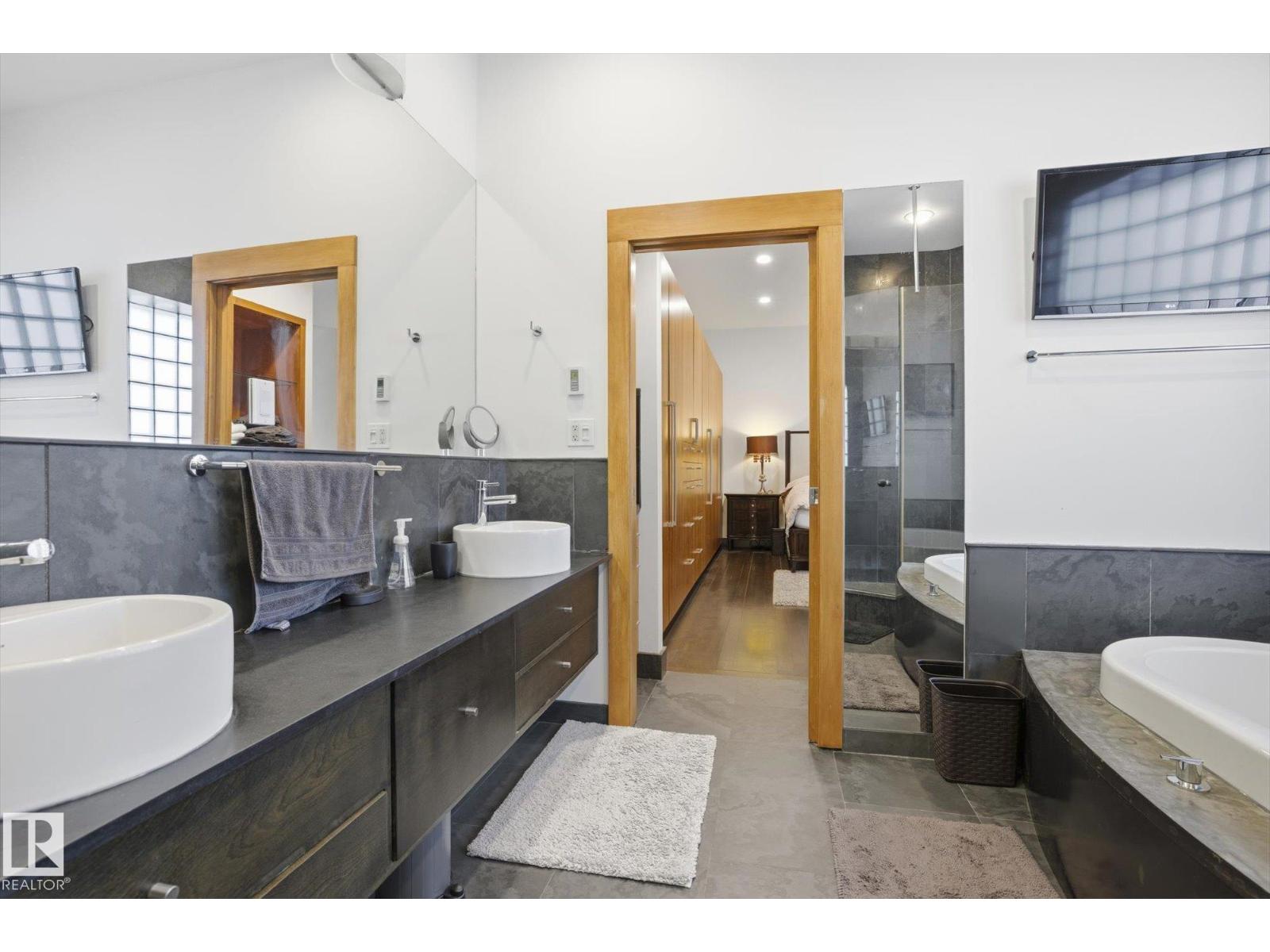 9012 98 ST NW - 31