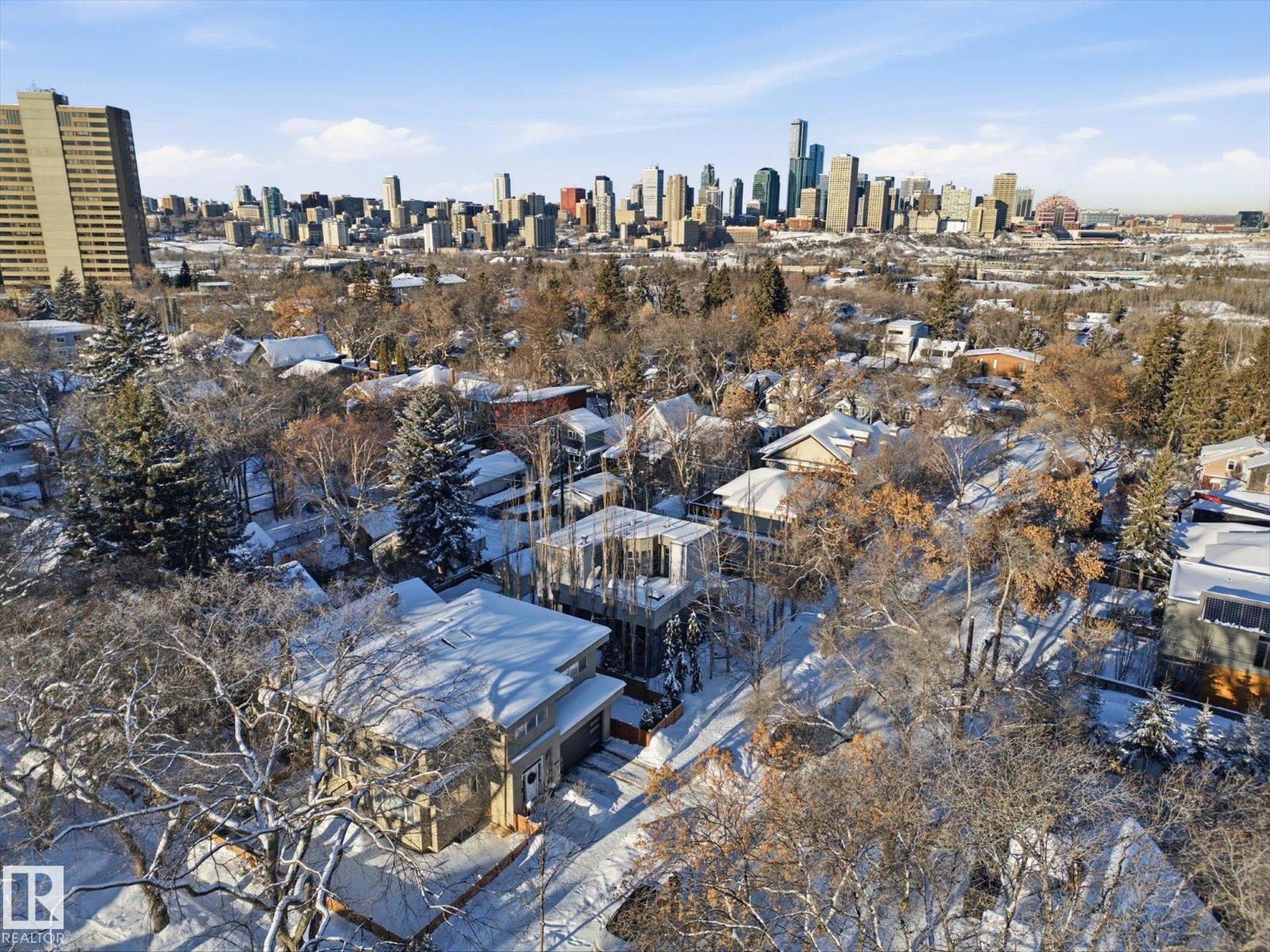 9012 98 ST NW - 40