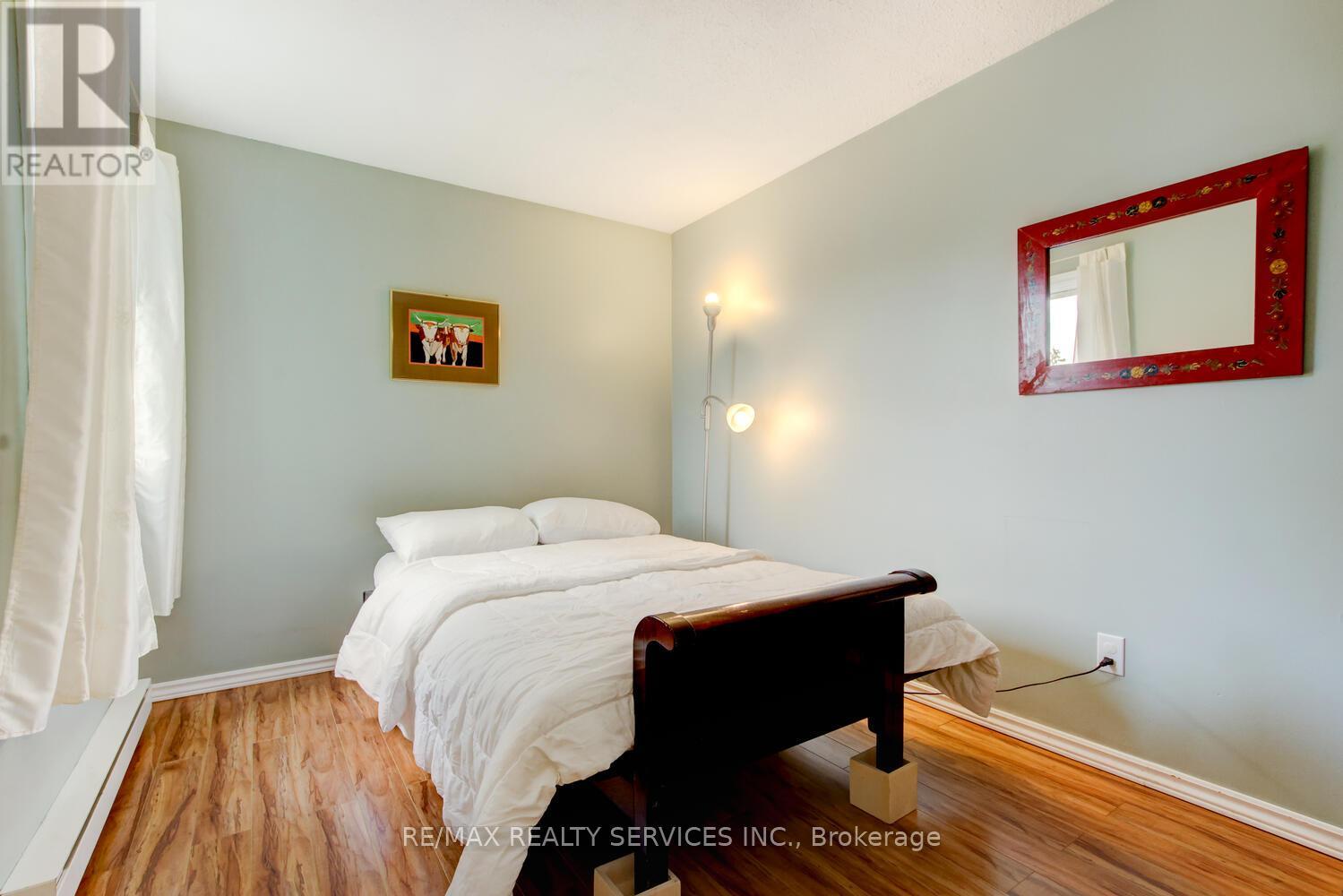 7 HAMLET COURT - 20