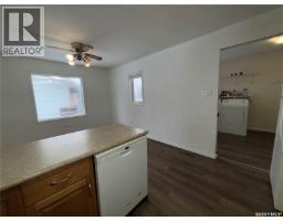 Bedroom - 11 6th Street Crescent W, Kindersley, SK S0L1S0 Photo 6
