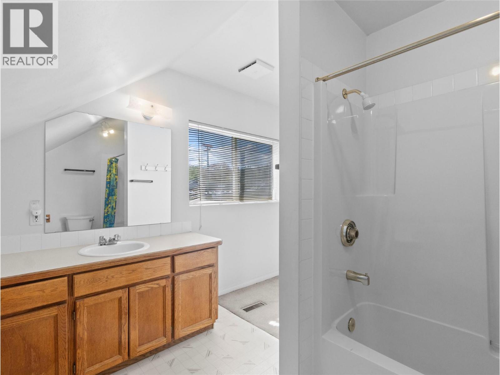  5041 75 Avenue Northeast, Salmon Arm