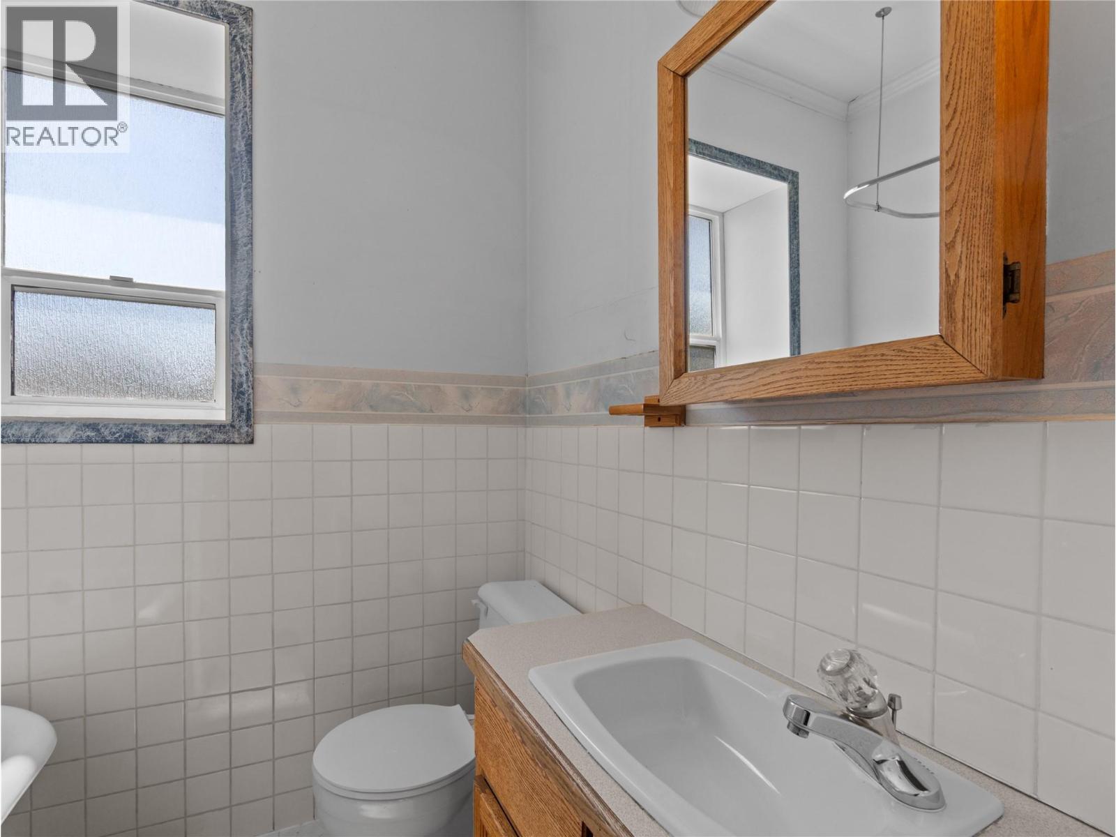  5041 75 Avenue Northeast, Salmon Arm