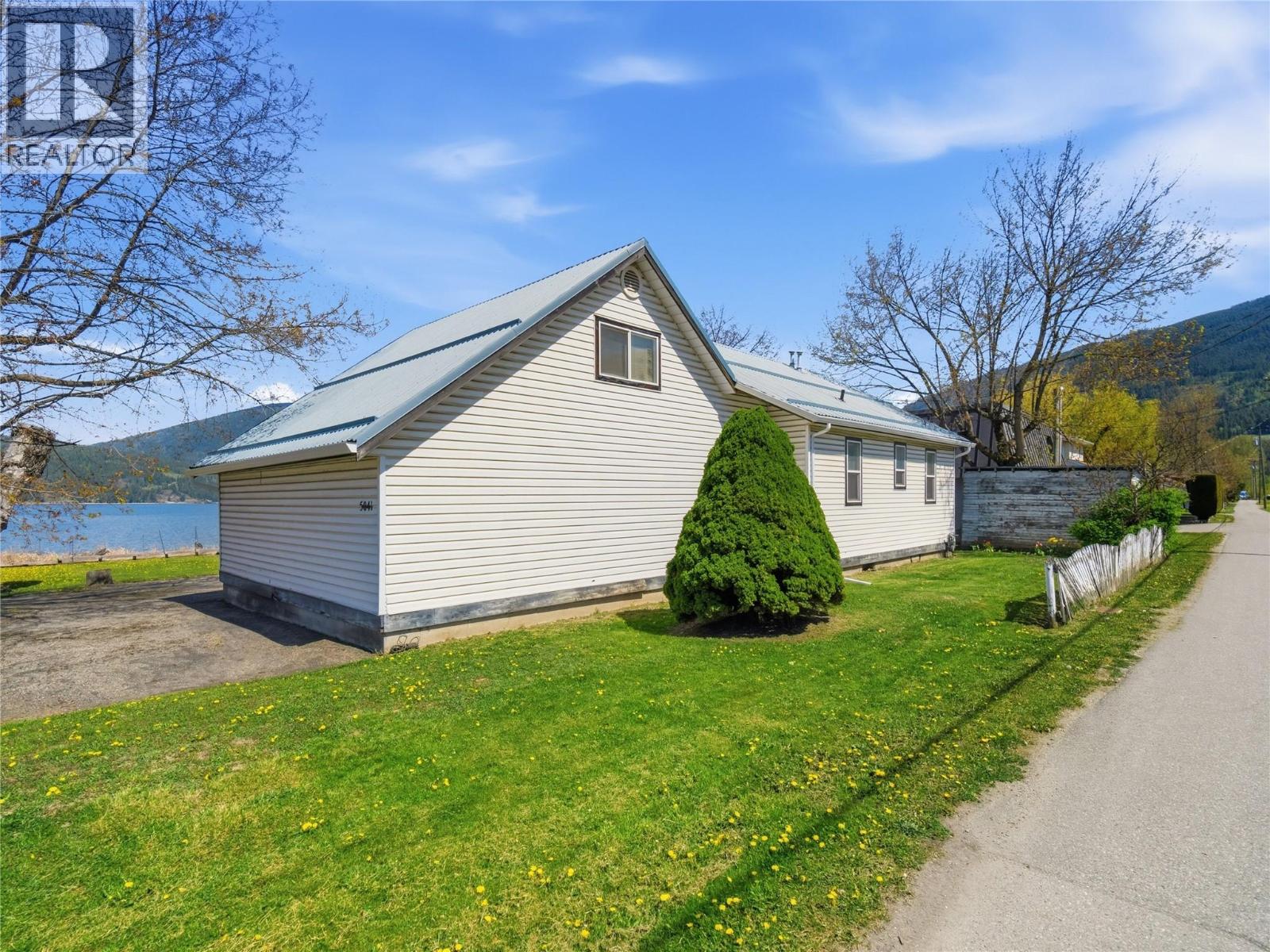  5041 75 Avenue Northeast, Salmon Arm