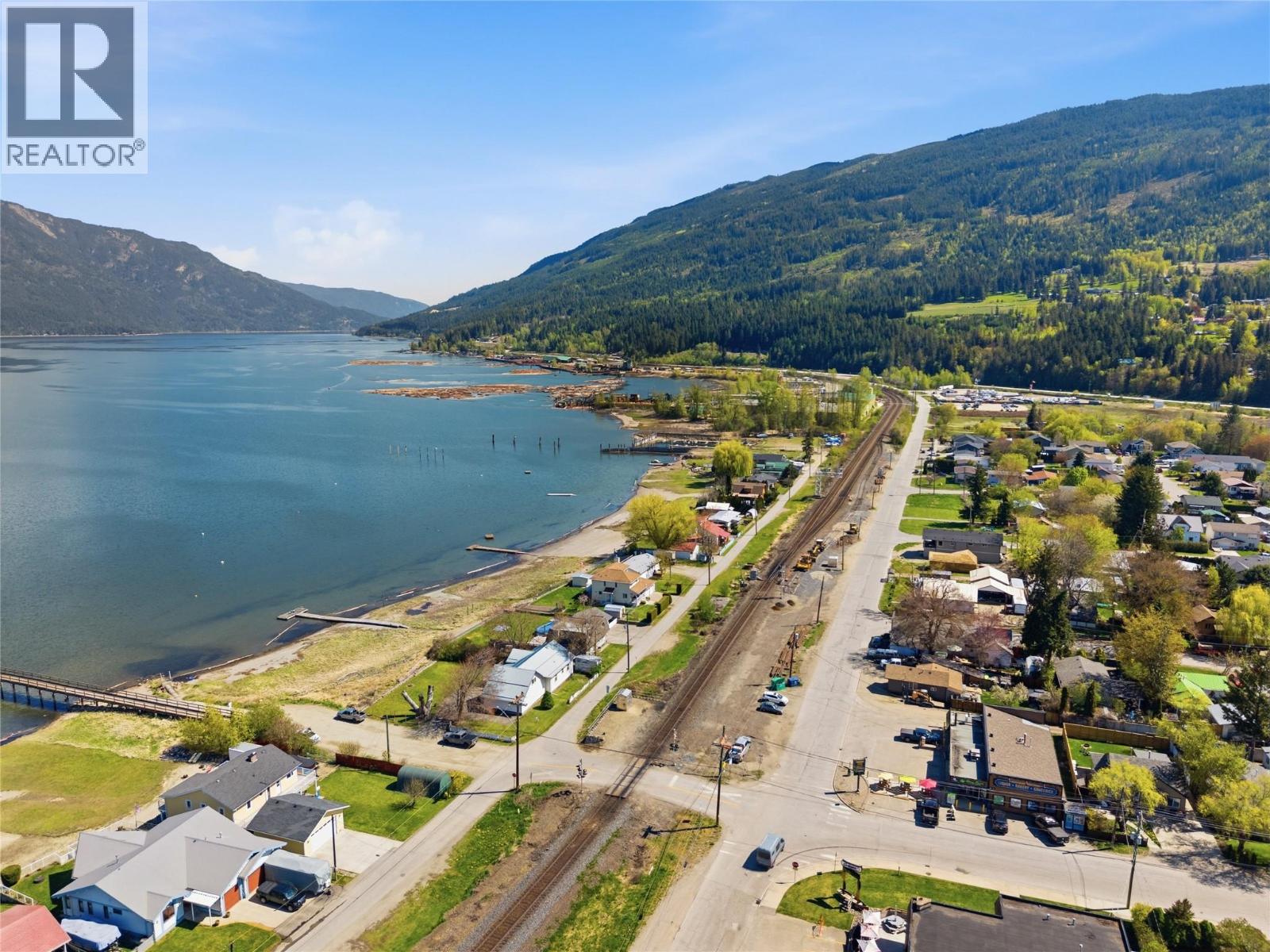  5041 75 Avenue Northeast, Salmon Arm
