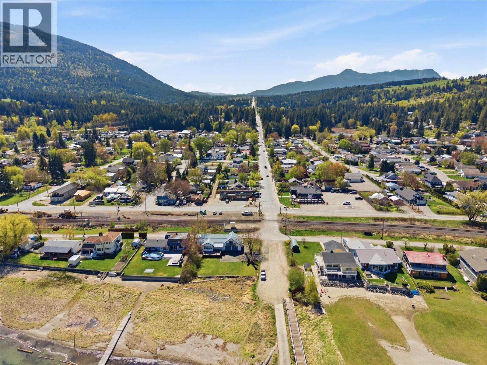  5041 75 Avenue Northeast, Salmon Arm