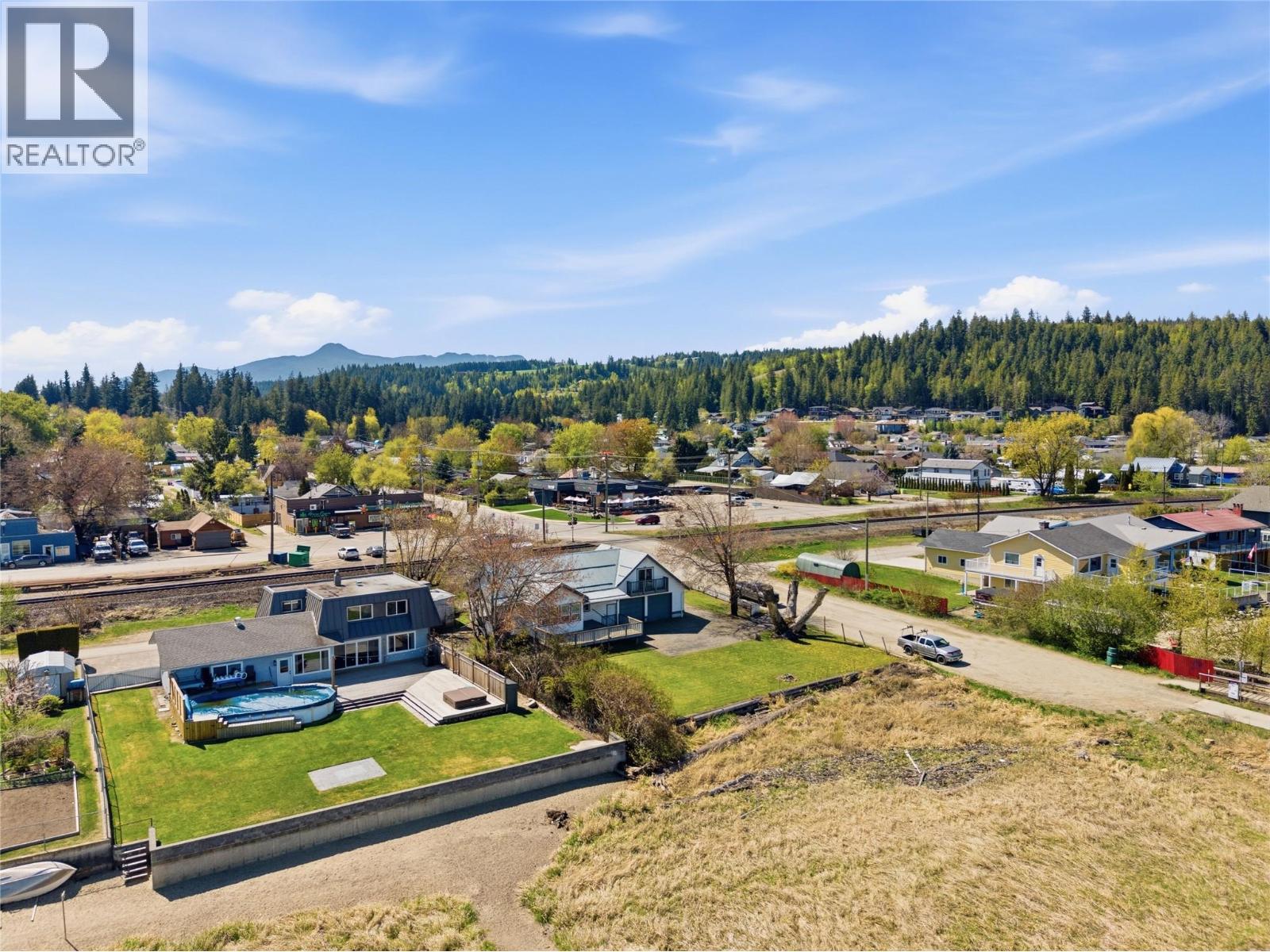  5041 75 Avenue Northeast, Salmon Arm